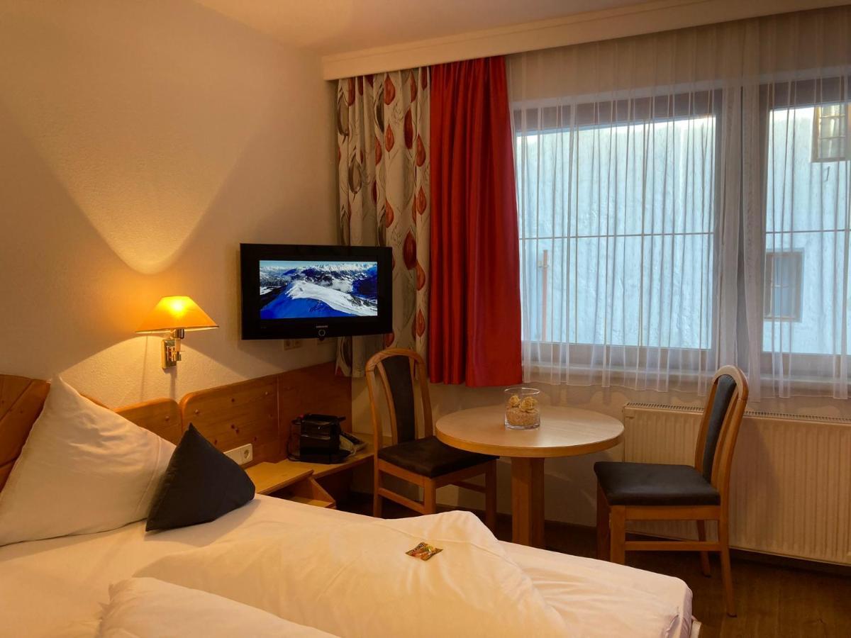 Hotel Am Roemerweg Фис Экстерьер фото