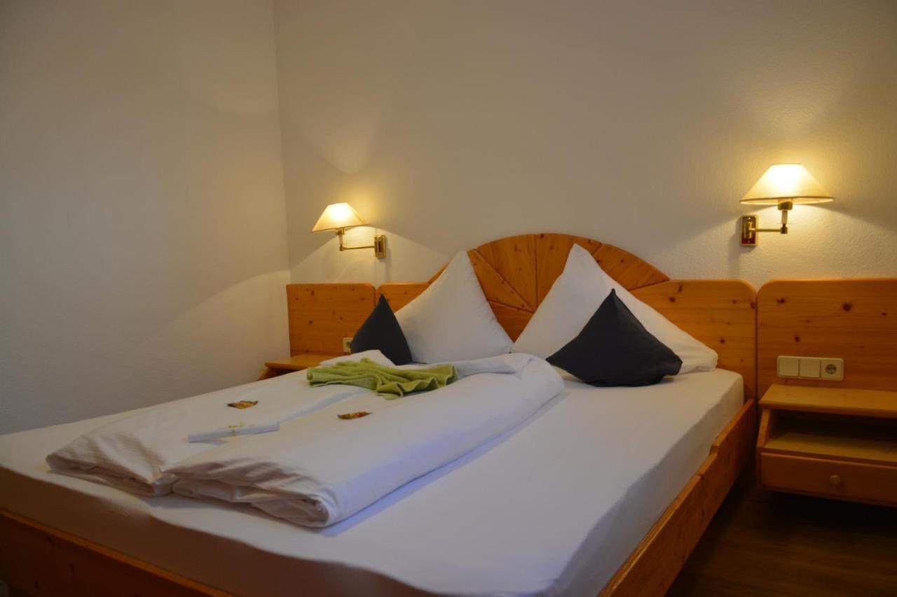 Hotel Am Roemerweg Фис Экстерьер фото