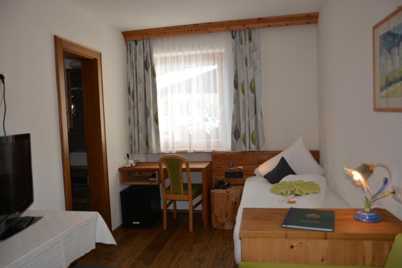 Hotel Am Roemerweg Фис Экстерьер фото