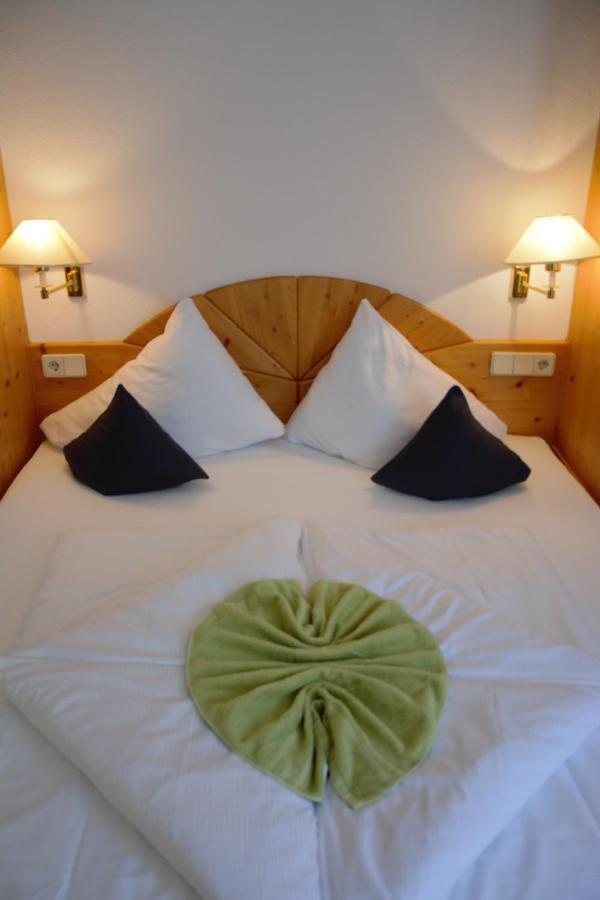 Hotel Am Roemerweg Фис Экстерьер фото