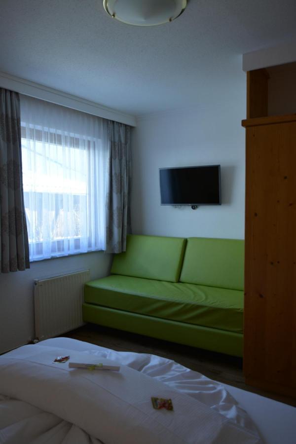 Hotel Am Roemerweg Фис Экстерьер фото