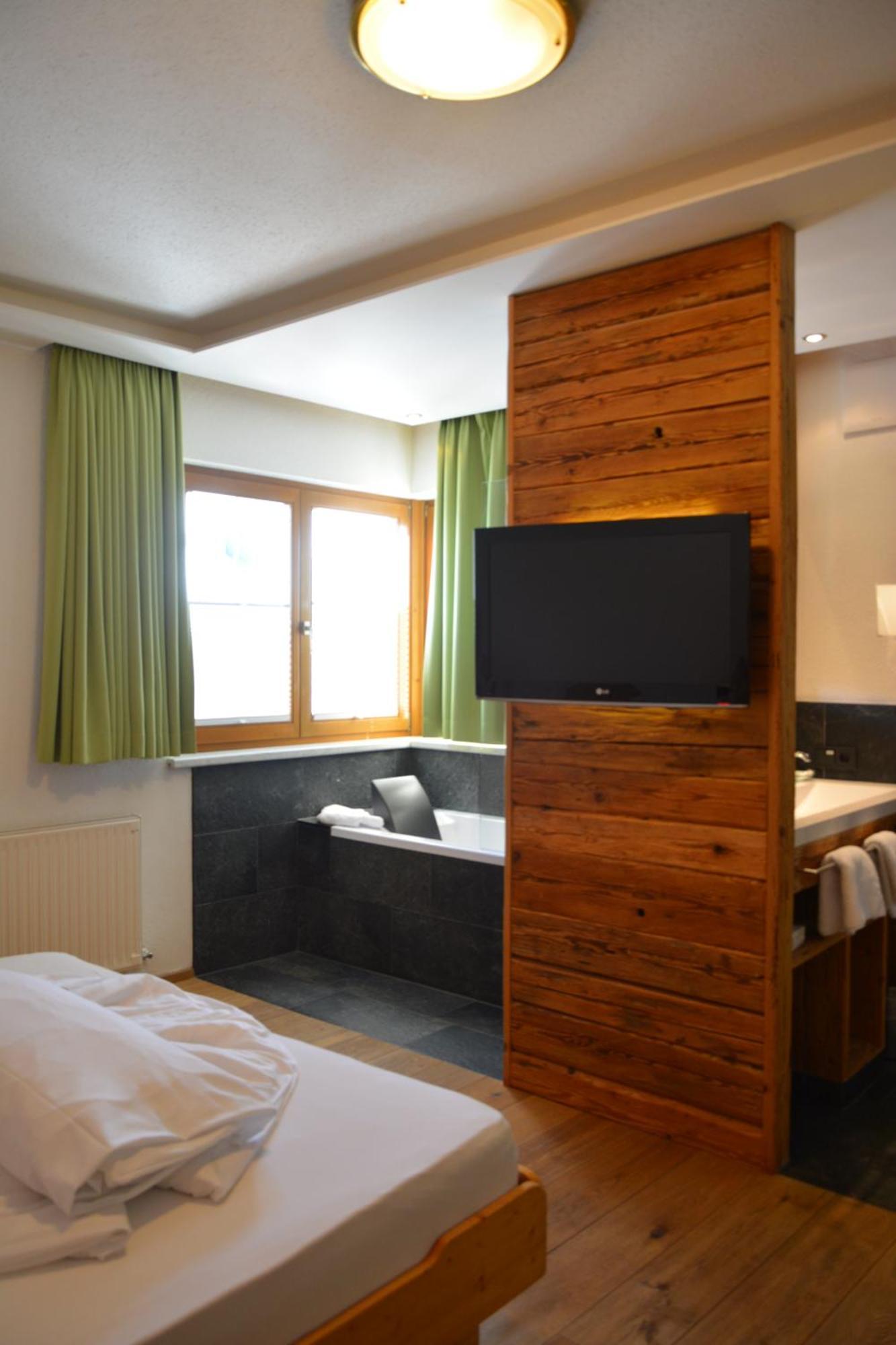 Hotel Am Roemerweg Фис Номер фото