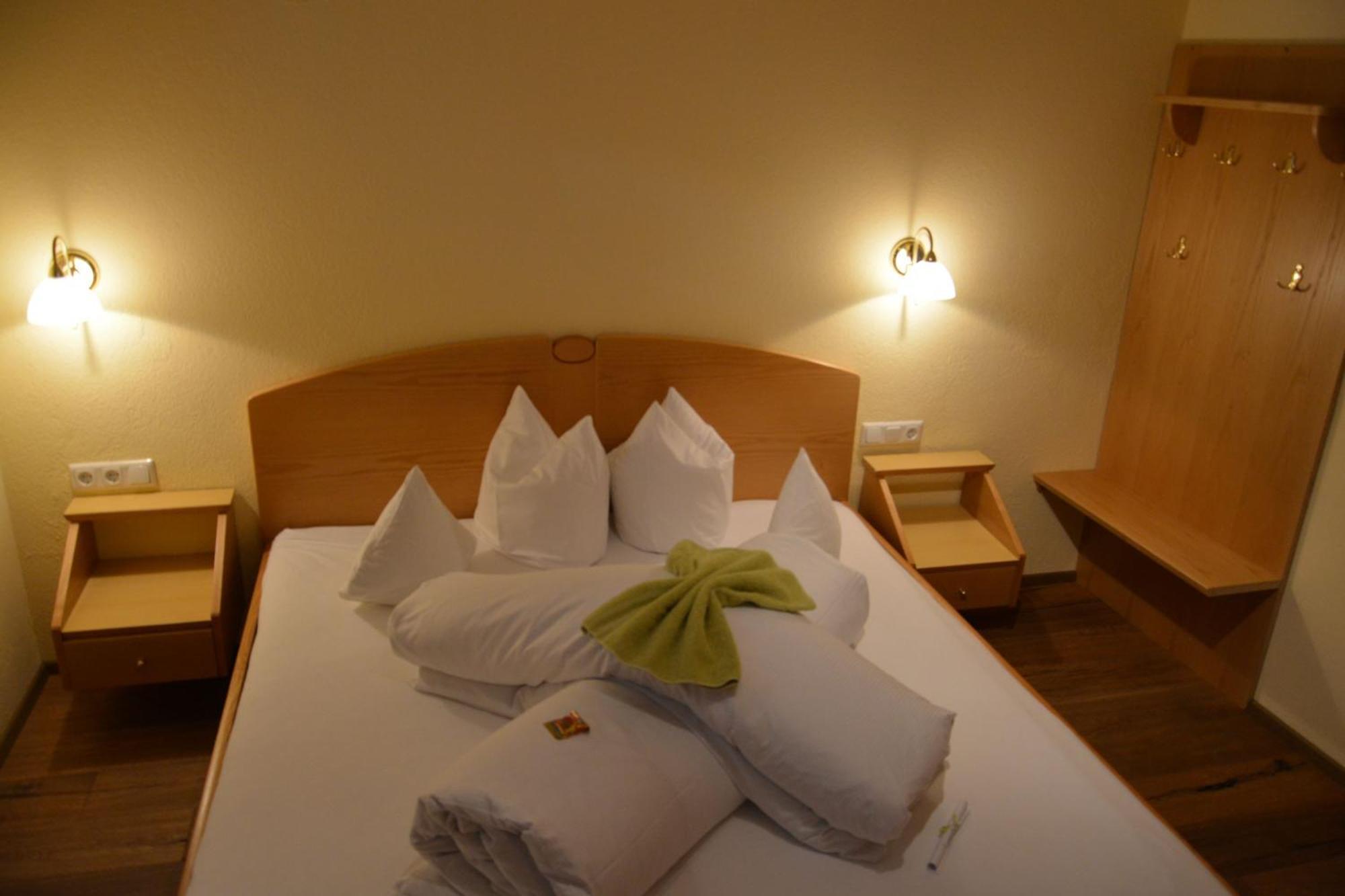 Hotel Am Roemerweg Фис Экстерьер фото