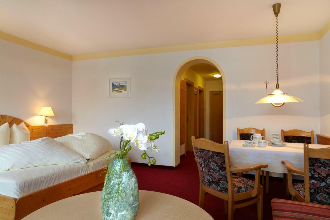 Hotel Am Roemerweg Фис Экстерьер фото
